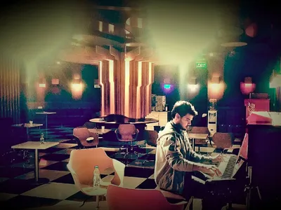 Playing piano/keyboard